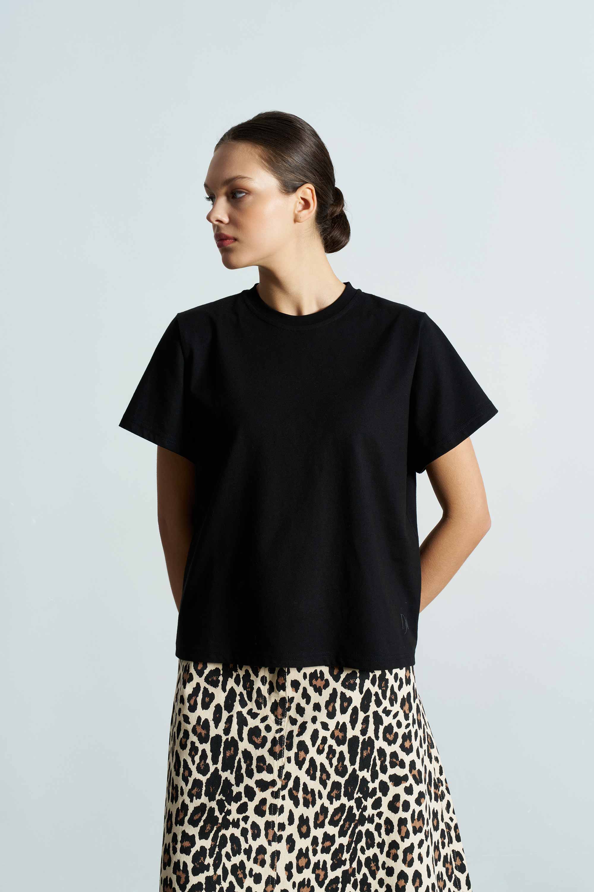 VINCE Short Black T-Shirt